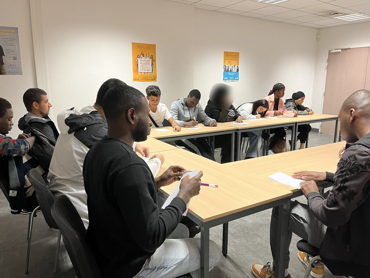 #Ateliers | Contrat d’Engagement Jeune.

Retour en image 📸 sur les deux ateliers d'accompagnement des groupes CEJ.
_____
👉 Si vous souhaitez être accompagné.es pour un projet professionnel, n’hésitez pas à prendre contact avec la #missionlocale ! 😎

☎️ 01.71.86.35.36