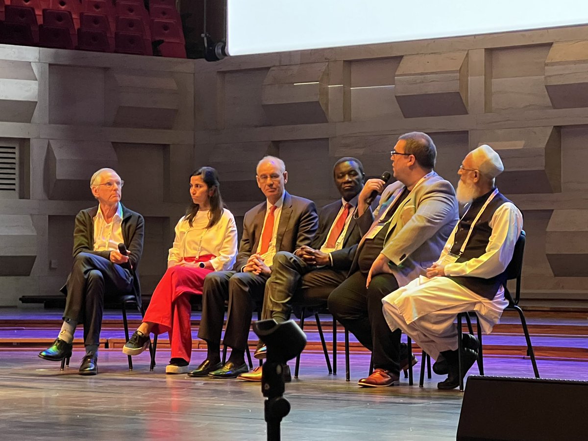 #ISPAD2023 #JDRF PANEL DISCUSSION: Peer support is more than offering sympathy and a cup of tea: Where PwD participate in peer-led educational programs, HbA1cs drop by up to 2%! Wouldn’t it be great to have transnational peer support mentor programs? #dedoc #diabetes #t1d #doc