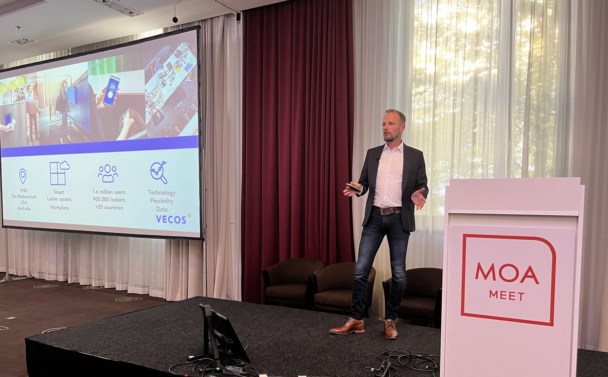 Smart Workspace Design tweet media