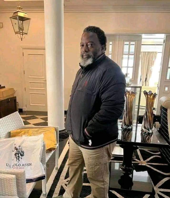 YvesBuya1's tweet photo. #RDC Il paraître que c'est lui le fabricateur ? https://t.co/7LzH1OH7bV