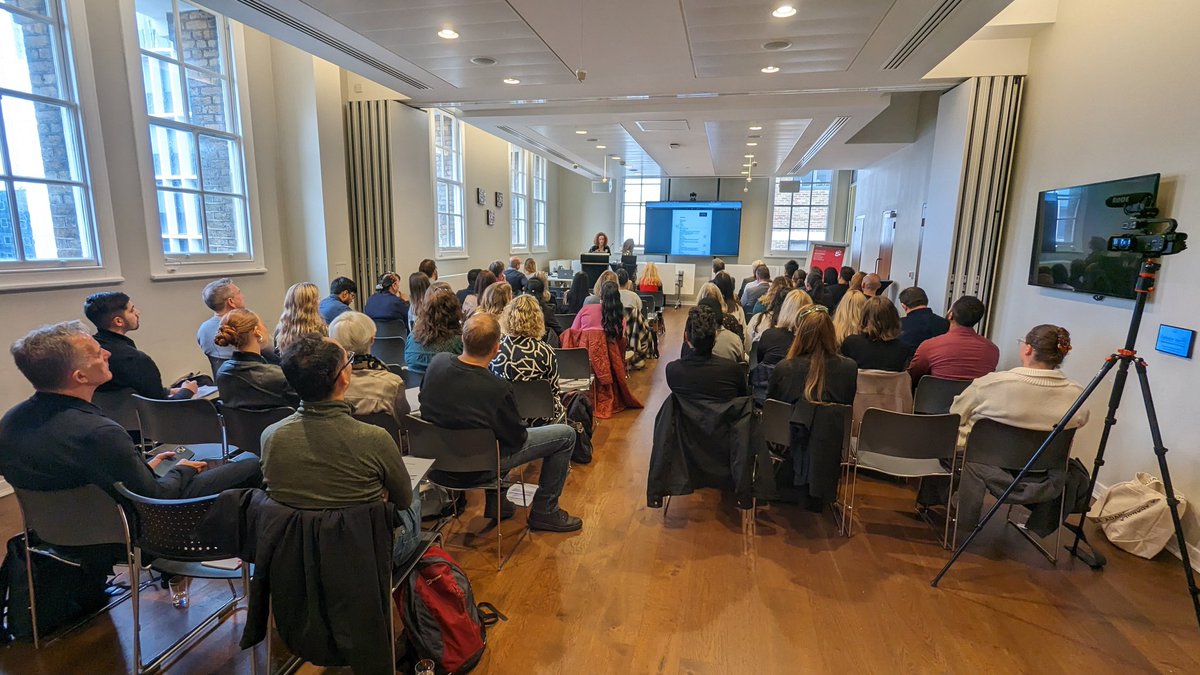 PaprikaSoftware's tweet image. Our Breakfast Seminar is up and running. We have our opening talk about new features in Paprika!