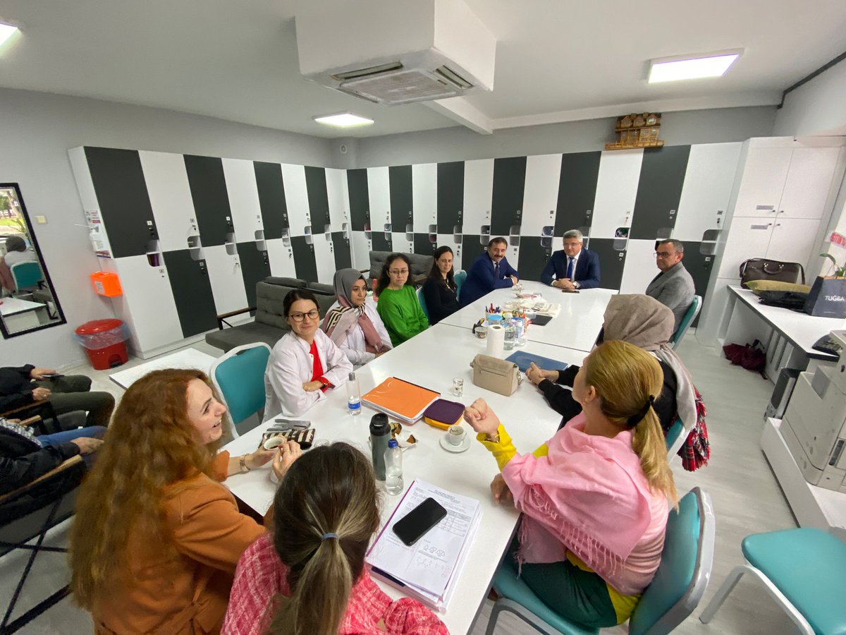 İl Milli Eğitim Müdürümüz Dr. Murat Ağar 19 Mayıs İmam Hatip Ortaokulunu ziyaret etti. Okulda yürütülen faaliyetlerle ilgili bilgi alarak öğretmen ve öğrencilerimizle bir araya geldi.
<a href="/muratagar60/">Murat AĞAR</a>