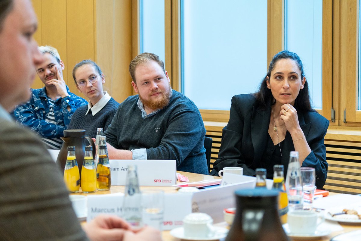 FES_JAK's tweet photo. Cannabis-Legalisierung,  Krankenhausreform, -transparenzgesetz und die Zukunft der Pflege: Bundesgesundheitsminister  @Karl_Lauterbach stellte sich gestern den Fragen der Teilnehmer_innen von #InsideBundestag von @spdbt und @FESonline. Fotos: FES/Maren Strehlau https://t.co/pzzHYOY9nH