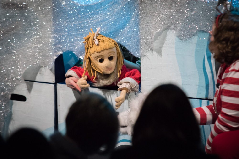 All aboard a magical bird to The North Pole! Katie embarks on a quest to save Christmas. Join the adventure in 'Sorry, Christmas is Cancelled…Katie Saves the Day!' Fun for ages 2-7 and their big people too! Sun 17 - Sun 31 Dec bit.ly/3txSmUV @topsyturvyltd #FestiveFun