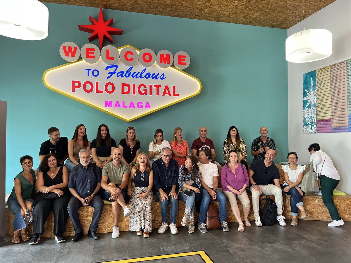 Explorando el <a href="/PoloDigitalMLG/">Polo Nacional de Contenidos Digitales</a> en la segunda parada de nuestro recorrido en #MLGMeetingPoint 📍 Descubriendo <a href="/LaBrujulaXR/">La Brújula XR</a> , <a href="/eoi/">EOI</a> y <a href="/42malaga_ft/">42 Málaga</a> . 
🔍 ¡Acompáñanos en esta aventura digital! #Innovación #TechJourney #emprendimiento #docentesFP