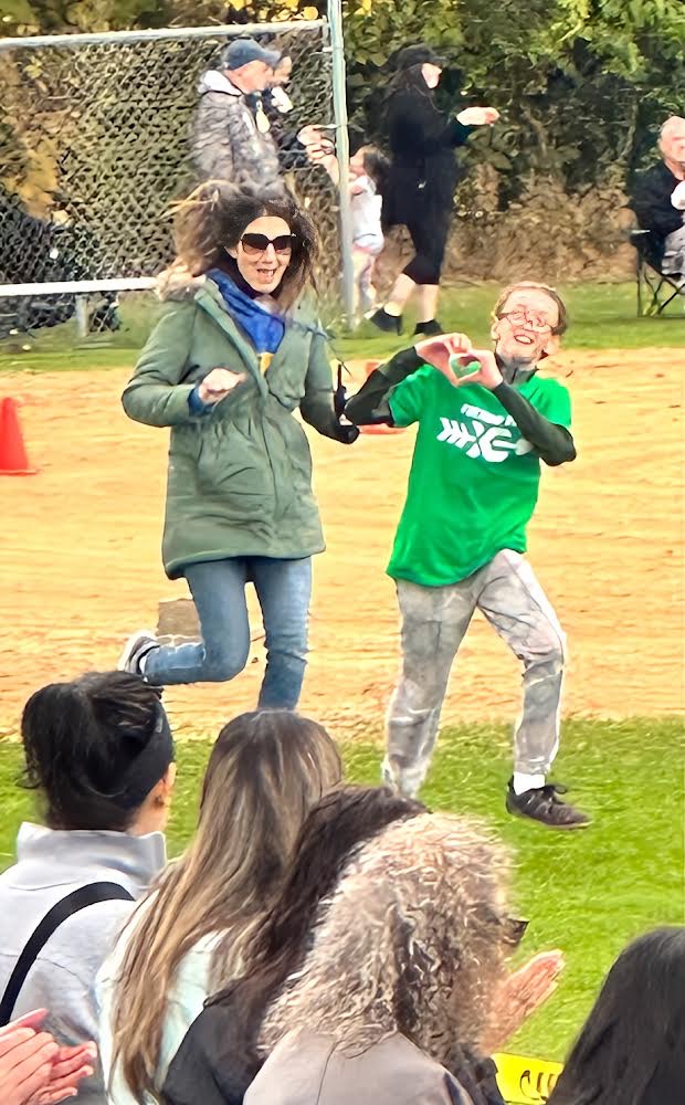 FulmarsFinest's tweet photo. Looks like someone was excited to see @BlessingMahopac ♥️♥️♥️ https://t.co/zns6gY1P08