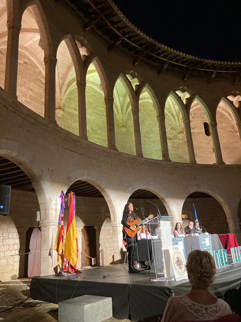 Invitado por Judit Vega directora de la UNED en Baleares, nuestro Presidente asistió ayer por la tarde al Acto Académico de Apertura del curso 2023-2024 que se celebró en el magnífico patio del Castillo de Bellver de Palma.
#unedmallorca
#aperturacurso23/24
#banmallorca