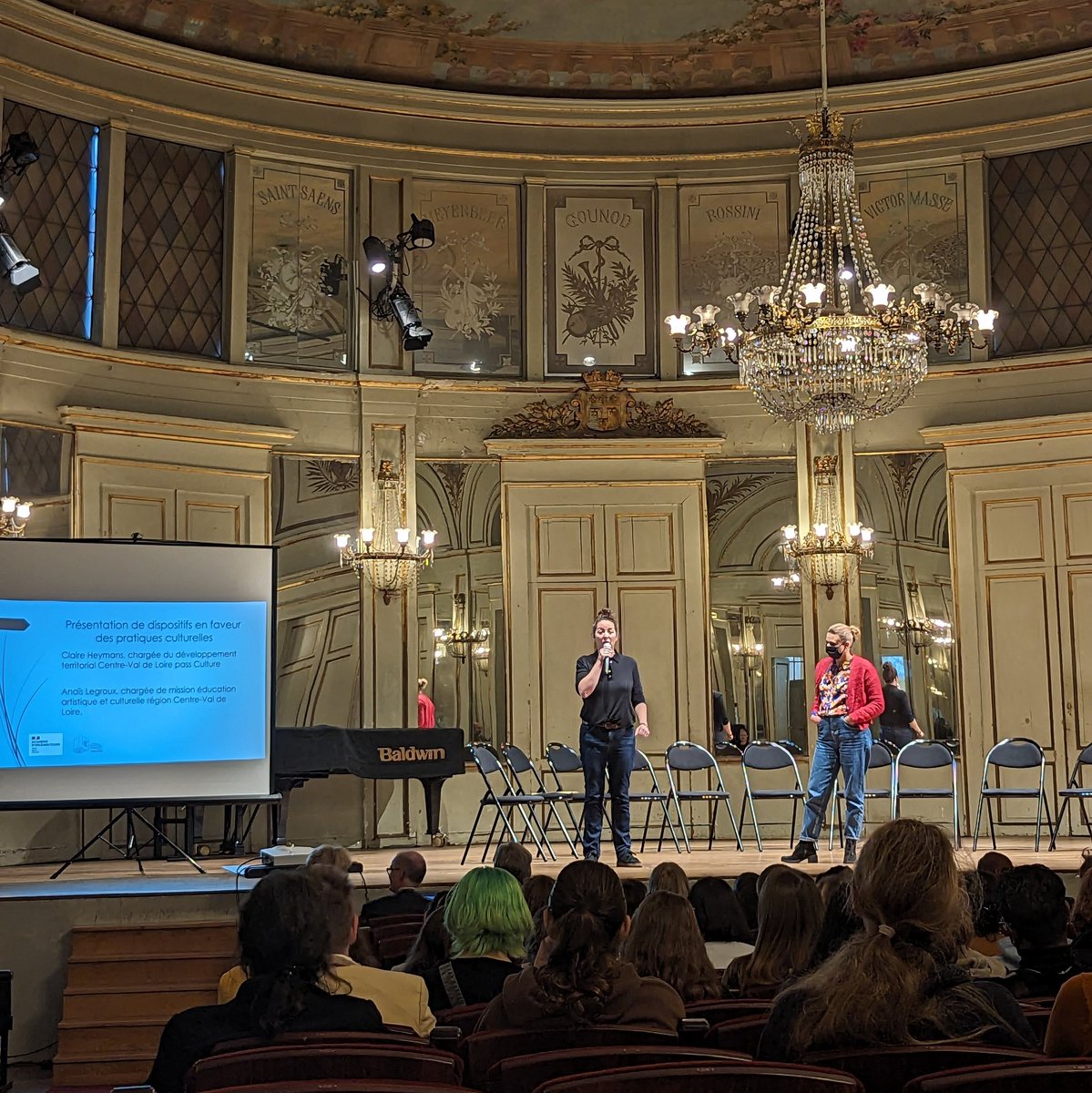 ac_orleanstours's tweet image. Ouverture par le recteur @GHalbout de la journée des ambassadeurs culture au conservatoire de musique d'Orléans 🎵
--
Présentation de dispositifs en faveur des pratiques culturelles, table ronde sur les partenariats culturels, échanges avec les élus #CAVL sont à l'ordre du jour🎯