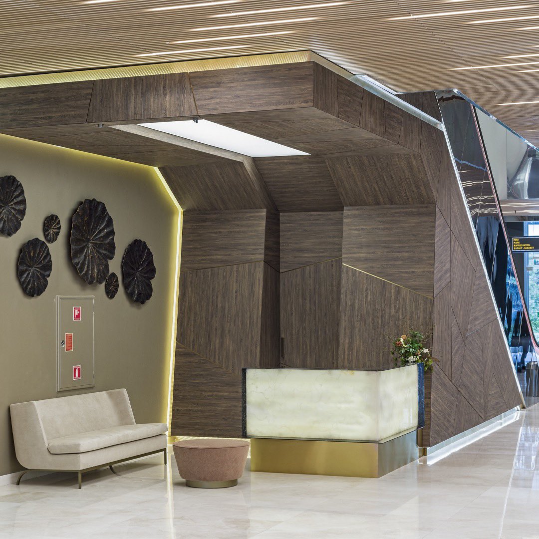 inter_dekor's tweet photo. 📍Proje tipi: AVM genel mekan
.
 📍Typology: Shoppıng Mall, ,common areas.  
.
.
#HPL #laminatkaplama #laminate #surfacematerials #yüzeykaplama #interiordesign #mimaritasarim #içtasarim #doğaldokular #naturelsurfaces #interdekor https://t.co/Fzfscjp1Rq