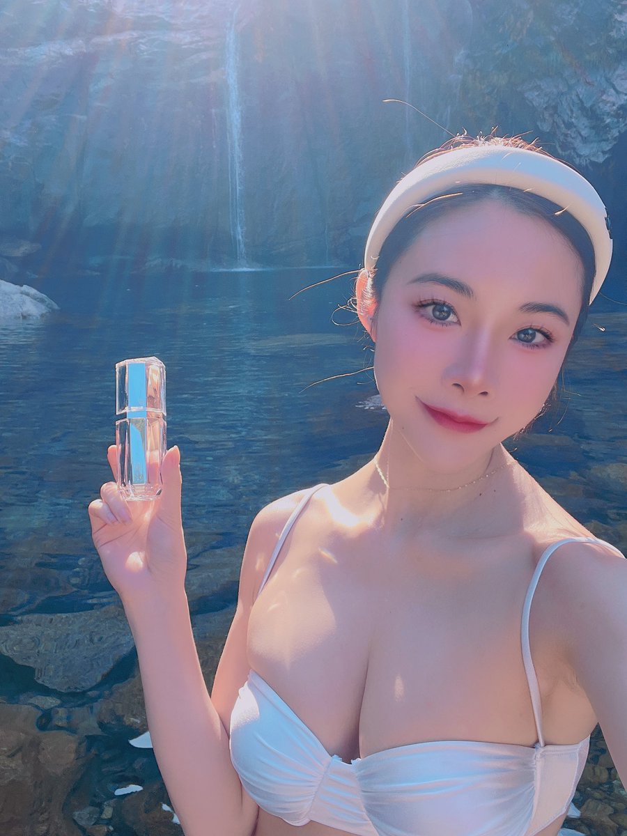 LadyZhang8's tweet photo. 简直神仙姐姐，瘦瘦的照样也可以拥诱人的美胸
#D女郎 #丰胸 #丰大 #小胸 #平胸 #巨乳 #乳房 #奶子 #乳控 #乳交 #乳晕 #乳腺 #隆胸 #奶妈 #奶头 #大奶子 https://t.co/TmW5ikBCto