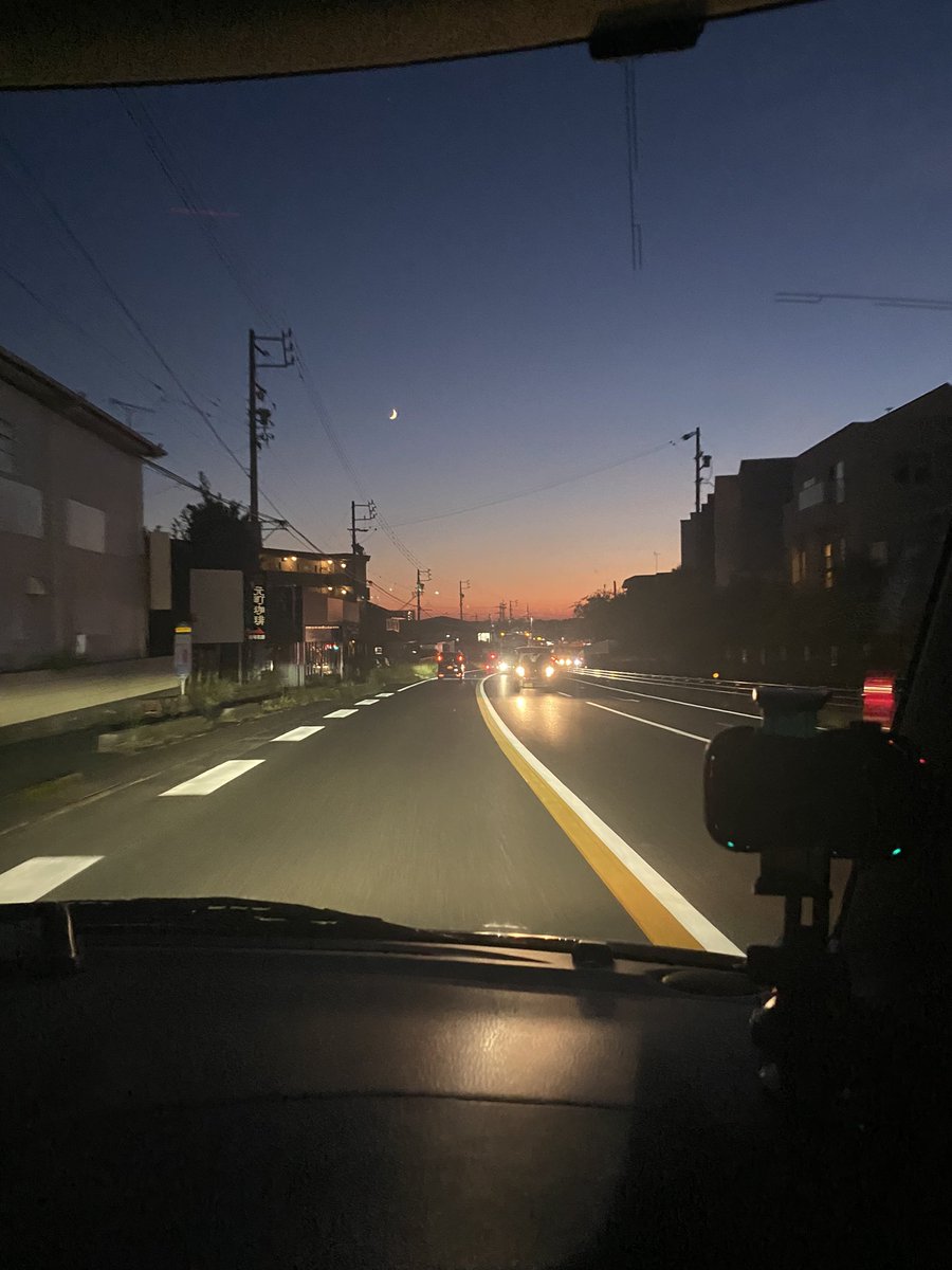 fPyhxNH8jR0dAbU's tweet photo. 空の色めちゃ良くて𝑒𝓂𝑜𝓉𝒾𝑜𝓃𝒶𝓁🩵 https://t.co/a3cBzjE7qr