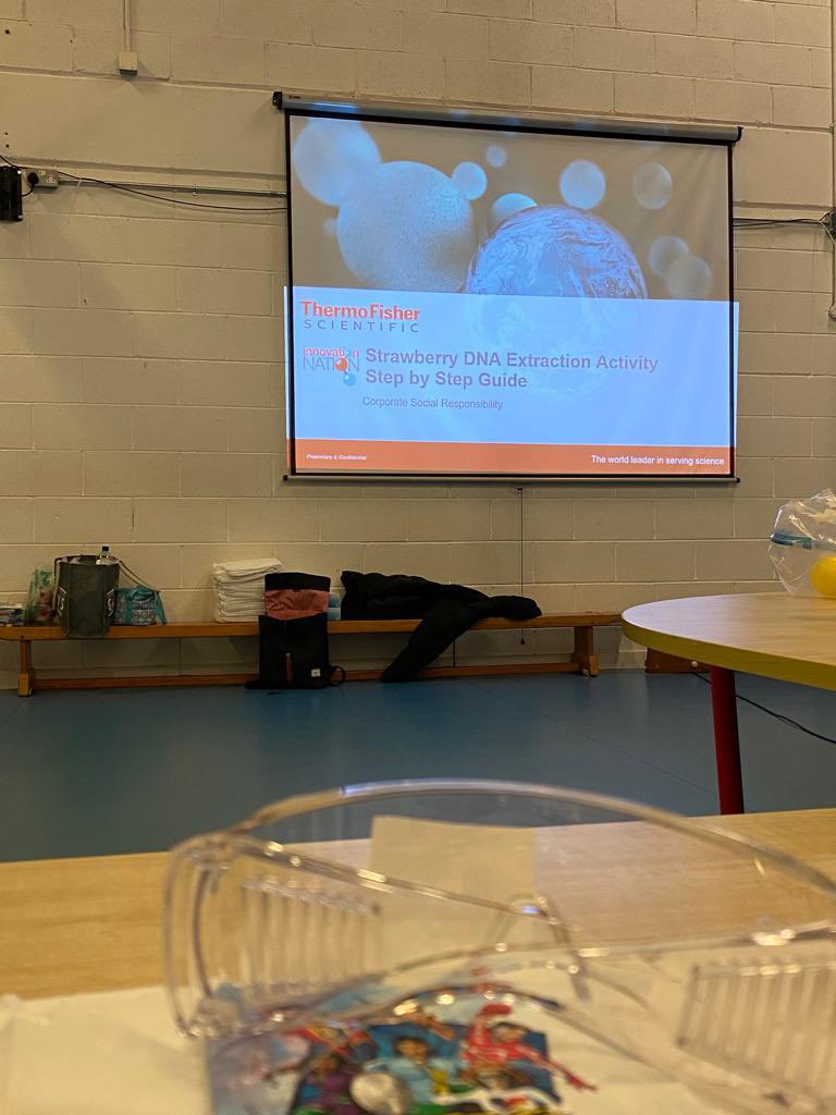 gsnafuinseoige's tweet image. Míle buíochas le Gráinne ó Thermo Fisher a tháinig le hábhair STEM  a spreagadh do sheachtain na matamaitice. @thermofisher @mathsweek #IUseMaths #STEM