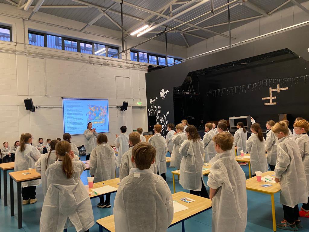 gsnafuinseoige's tweet image. Míle buíochas le Gráinne ó Thermo Fisher a tháinig le hábhair STEM  a spreagadh do sheachtain na matamaitice. @thermofisher @mathsweek #IUseMaths #STEM