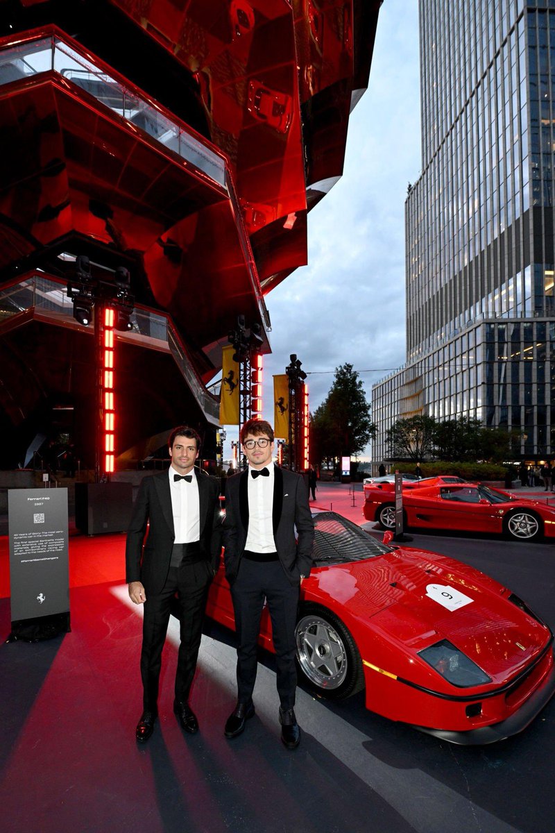 Charles Leclerc ve Carlos Sainz, New York’taki Ferrari etkinliğine katıldı. 🌟