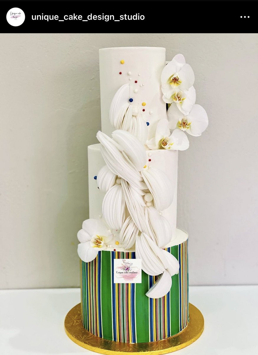 Conniescouturecakes tweet media