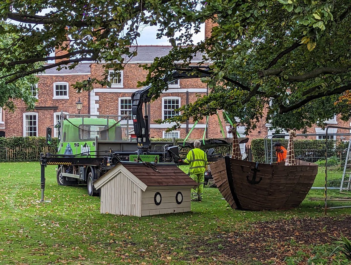 The @chesterzoo ark on the move @DandysTopsoil