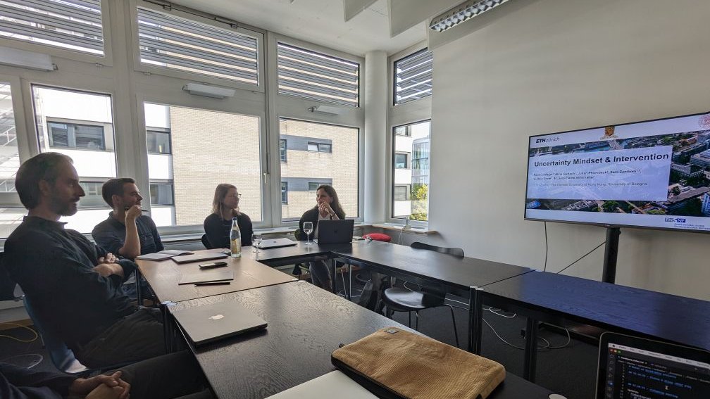 AaronBLob's tweet photo. Taking on the long journey from @ETH, Alina Gerlach and Elaine Strittmatter visited us @CBDR_lab, @moliviafischer, @renatofrey_sci to talk about how people perceive and react to uncertainty. Very interesting discussions! 
You can check out their work here: https://t.co/NUvk9WIrUF https://t.co/FQd0Vxcp7E
