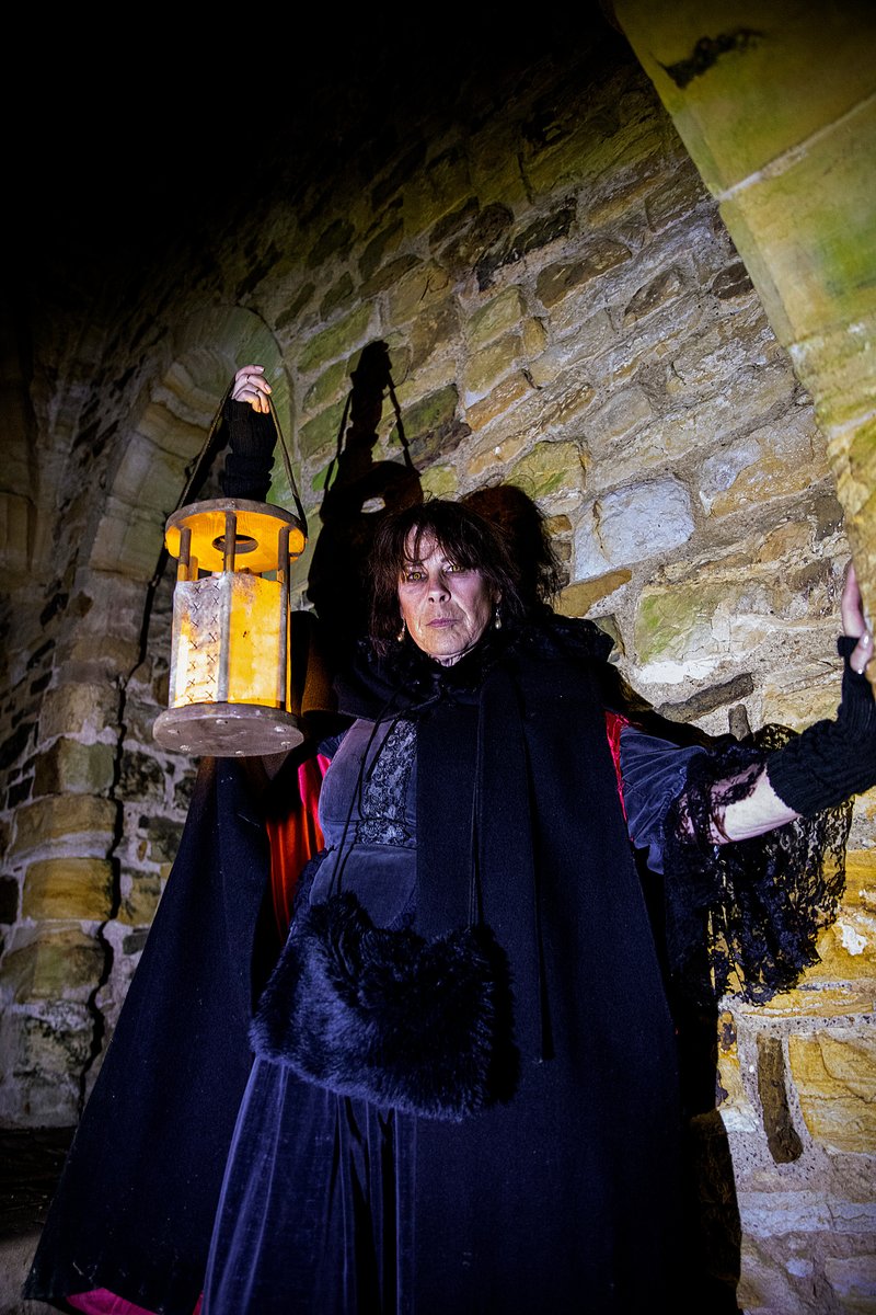 In need of something spooky this Halloween? Come along to our Ghost Tales 👻🎃 Join us for an eerie walk around Scarborough Castle in the dark and hear ghastly stories from the past... Book online here 👉 bit.ly/ghost-tales-sc…