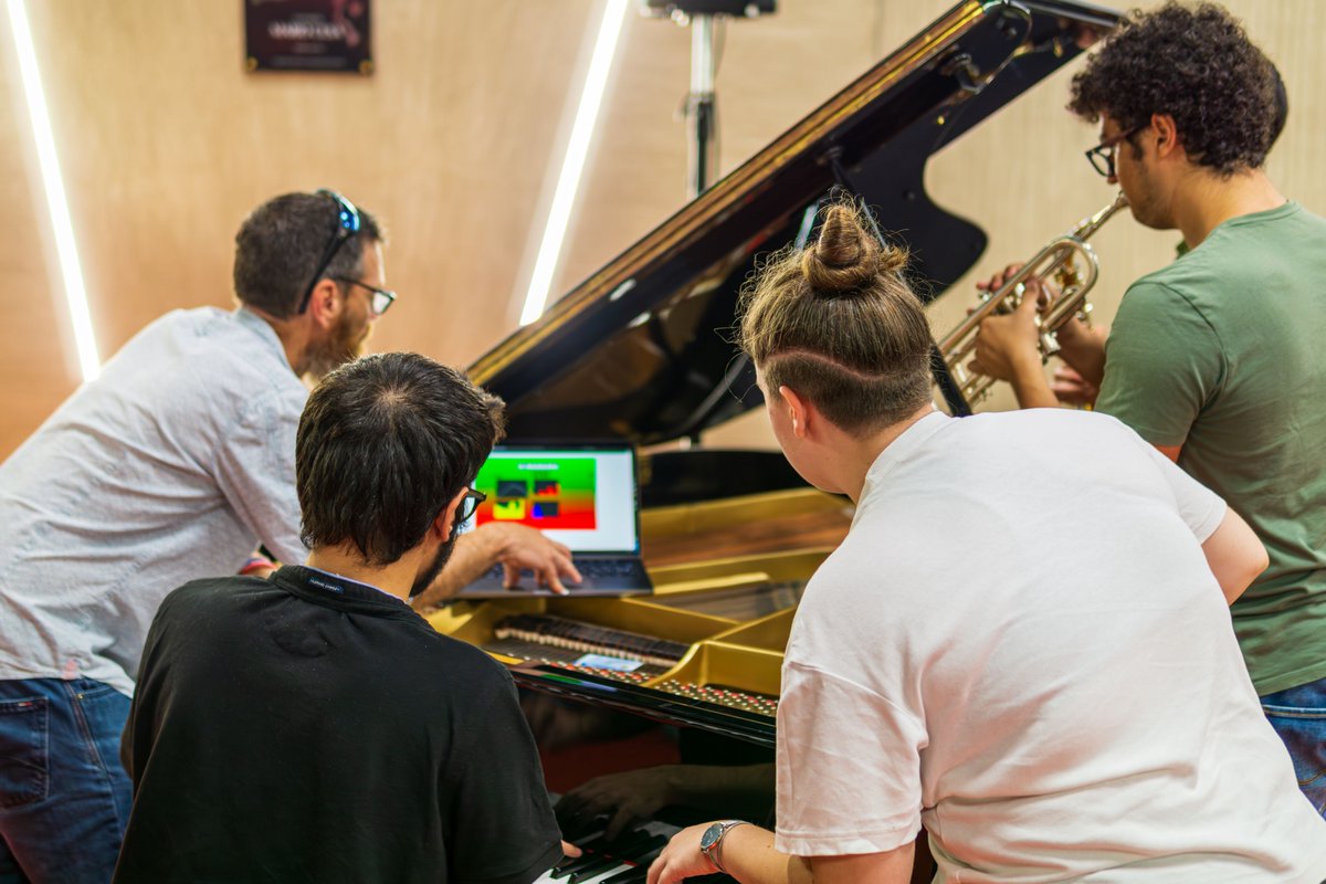 DigiScoreERC's tweet image. Our 1st workshop using the #digitalscore creativity cards with the brilliant students in Naples.
The cards are proving to work in such a great way to think creatively about digital scores.
#soundinnovation #makingmusic #soundesign