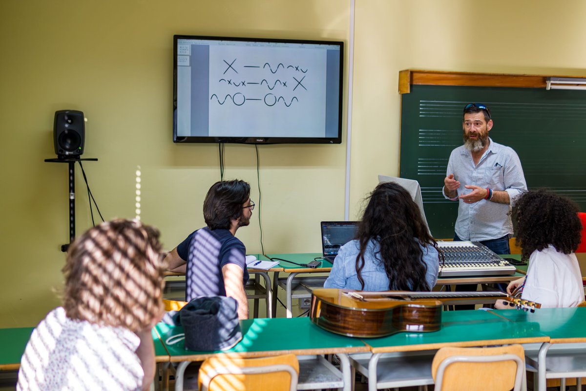 DigiScoreERC's tweet image. Our 1st workshop using the #digitalscore creativity cards with the brilliant students in Naples.
The cards are proving to work in such a great way to think creatively about digital scores.
#soundinnovation #makingmusic #soundesign