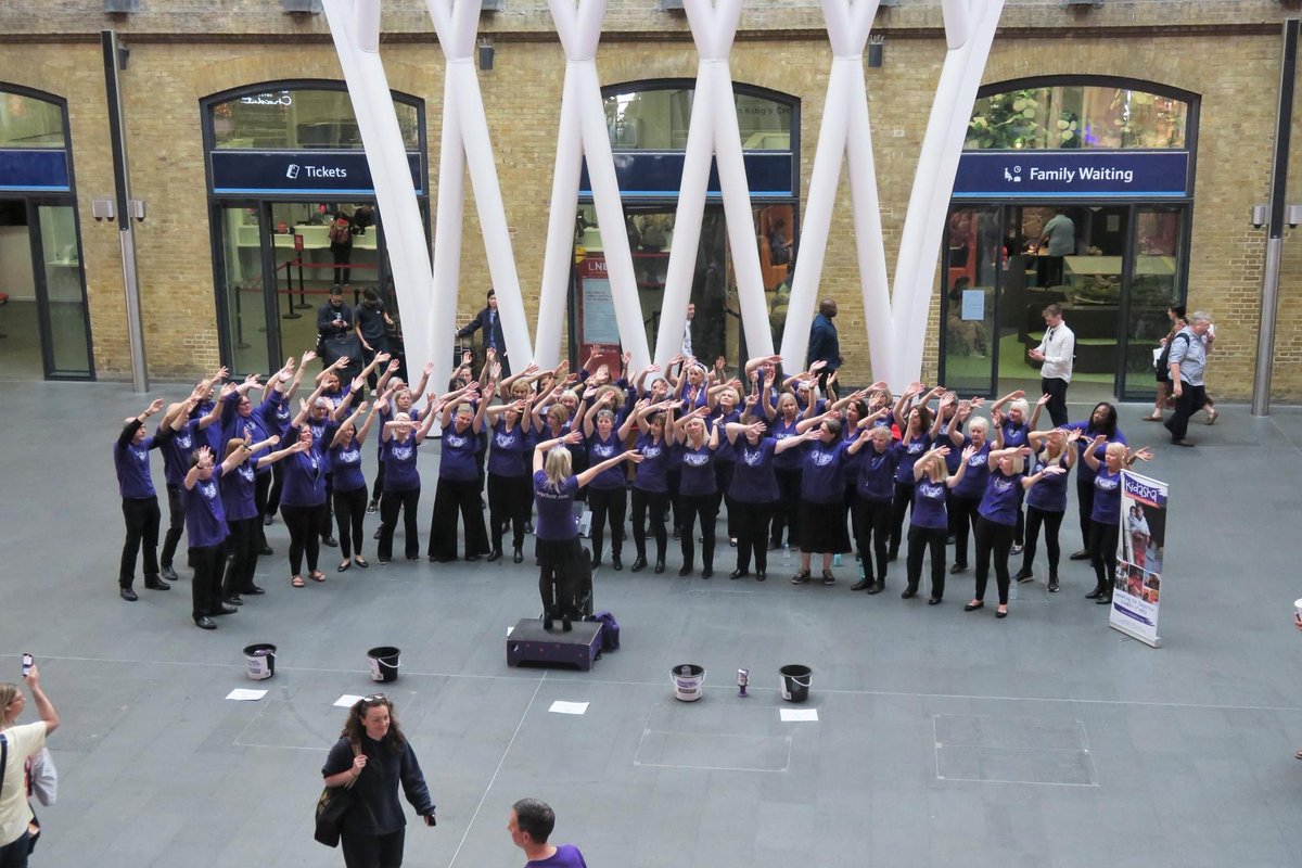 Tonight we’re back in #KingsCrossStation singing for the wonderful <a href="/KidashaNepal/">Kidasha</a> Come and see us 5-6.45pm and help us 
to raise funds to help #Nepal’s street children

kidasha.org/donate/