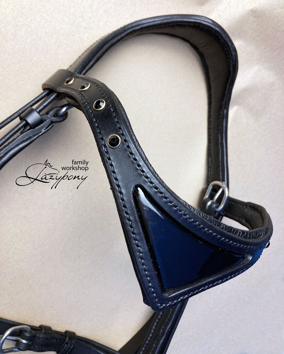 LazyponyES's tweet photo. β€ In stock! Rare opportunity to buy new ready-made item!
β
Sidepull Lazypony.
β
Size: Full with Over chinstrap (fits ideally for Cobs, Iberian and Baroque breeds);
π Price: 140 euro (incl IVA) + shipping
π Want to order? Write us PM!
#lazyponyes #sidepull #bitless https://t.co/Dkud4Rj70r