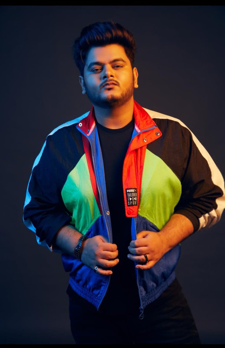 BollywoodFlash1's tweet photo. From RRR's 'Nacho Nacho' , ‘Etthara Jenda’ to 'Rathamaarey' from #Rajinikanth's #Jailer - singer &amp; composer #VishalMishra with his golden voice dominates south Indian music charts! @vishalmishraofficial https://t.co/3Hzh8TEHL5