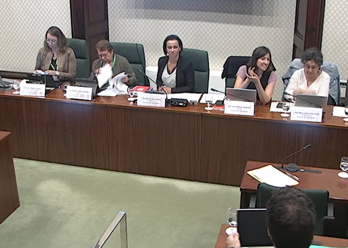fepccat's tweet photo. 📢Avui som al @parlamentcat.

Mercè Batlle i Elena Puigdevall, Presidenta i Vicepresidenta de la FEPCCAT, compareixen a la comissió de Drets Socials per explicar els reptes de l’atenció integrada al nostre col·lectiu.

Podeu seguir-ho a: https://t.co/w3tOYv6fzp https://t.co/8A1FFqw5lm
