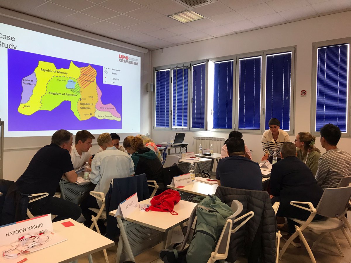 CRIMEDIM's tweet image. #EMDM continued with L. Ragazzoni &amp;amp; I. Hubloue leading a #session on #floods, and with an exercise adapted from a fictitious case study developed by #ICRC and the Geneva Academy of #IHL &amp;amp; #HR by L. Echeverri. More on dismedmaster.com.
@UniAvogadro @VUBrussel @REGEDIM_VUB