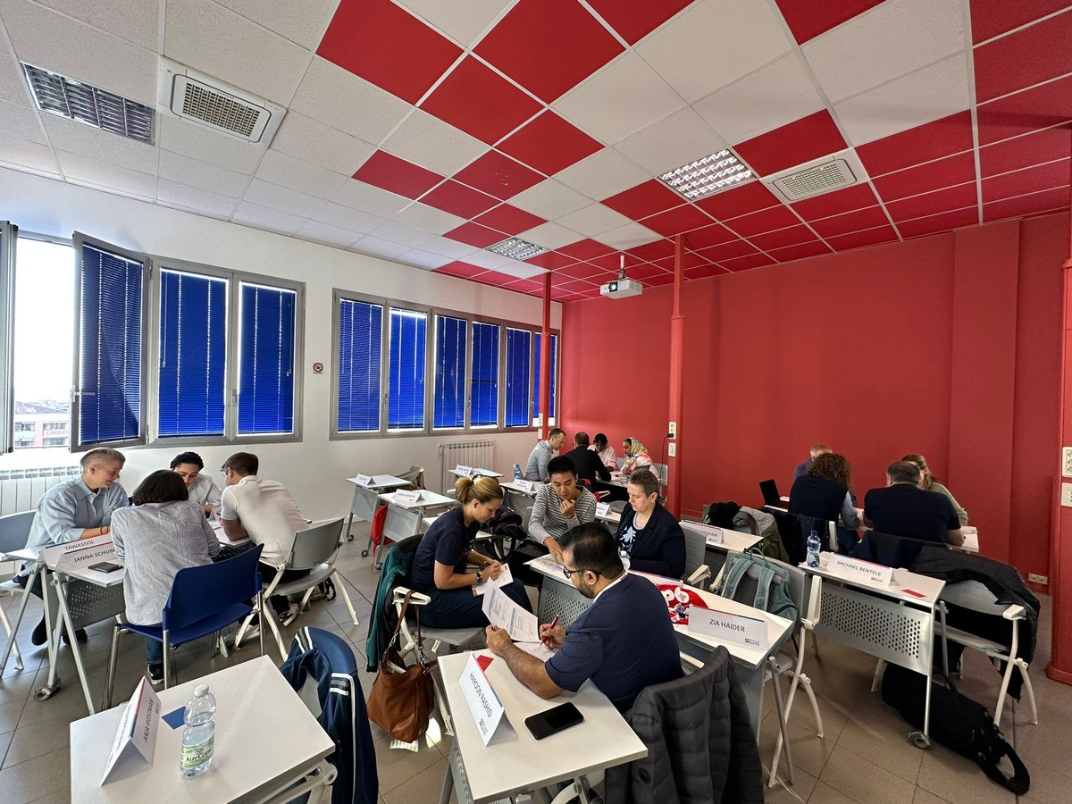 CRIMEDIM's tweet image. #EMDM continued with L. Ragazzoni &amp;amp; I. Hubloue leading a #session on #floods, and with an exercise adapted from a fictitious case study developed by #ICRC and the Geneva Academy of #IHL &amp;amp; #HR by L. Echeverri. More on dismedmaster.com.
@UniAvogadro @VUBrussel @REGEDIM_VUB