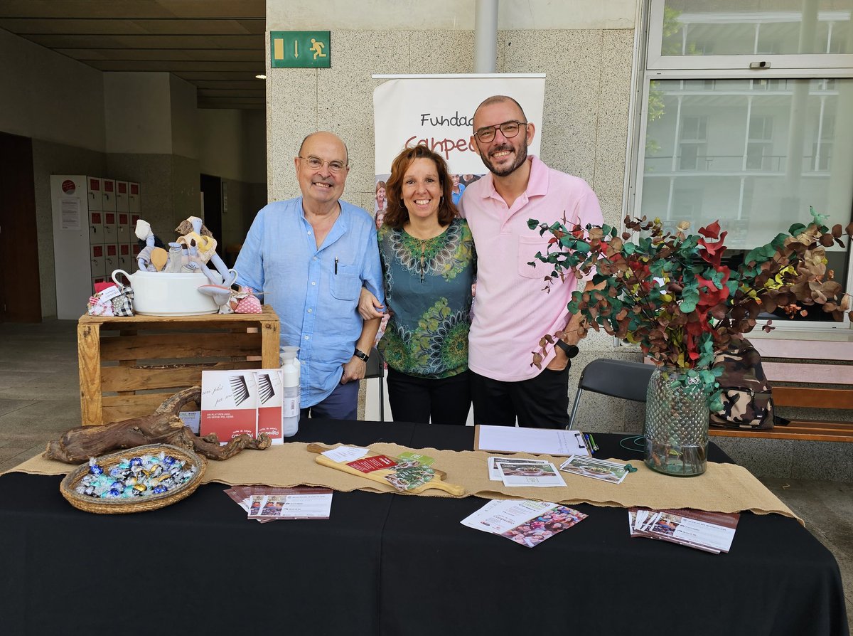 centrecanpedro's tweet photo. Ja hem muntat la paradeta a la Fira #UPFSolidària 2023 de la @UPFBarcelona! 

Us esperem per explicar -vos totes les opcions de voluntariat que oferim https://t.co/JZ3GdXS2kY