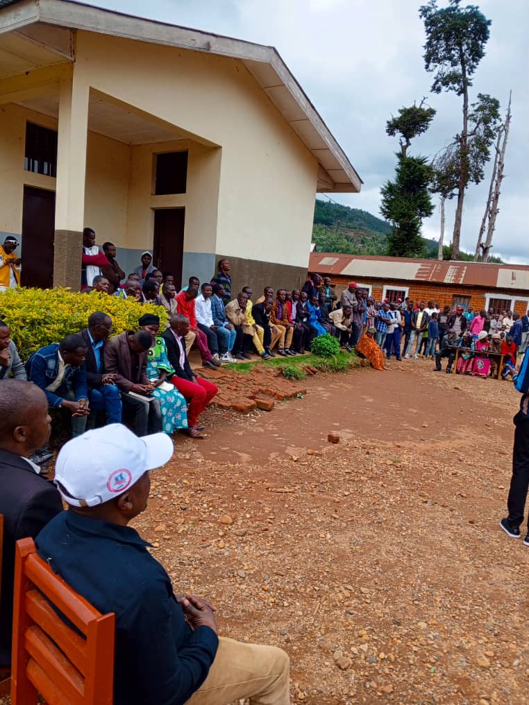 KBurhungane's tweet photo. SUD KIVU/WALUNGU/POLITIQUE : Sensibilisation sur le rajeunissement et renouvellement de la classe politique.

NB: Quelles que soient les difficultés que vous traversez, n'abandonnez jamais. Levez vous et battez vous avec intelligence et sagesse, et un jour le soleil se lèvera ... https://t.co/LO2gFuCKFe