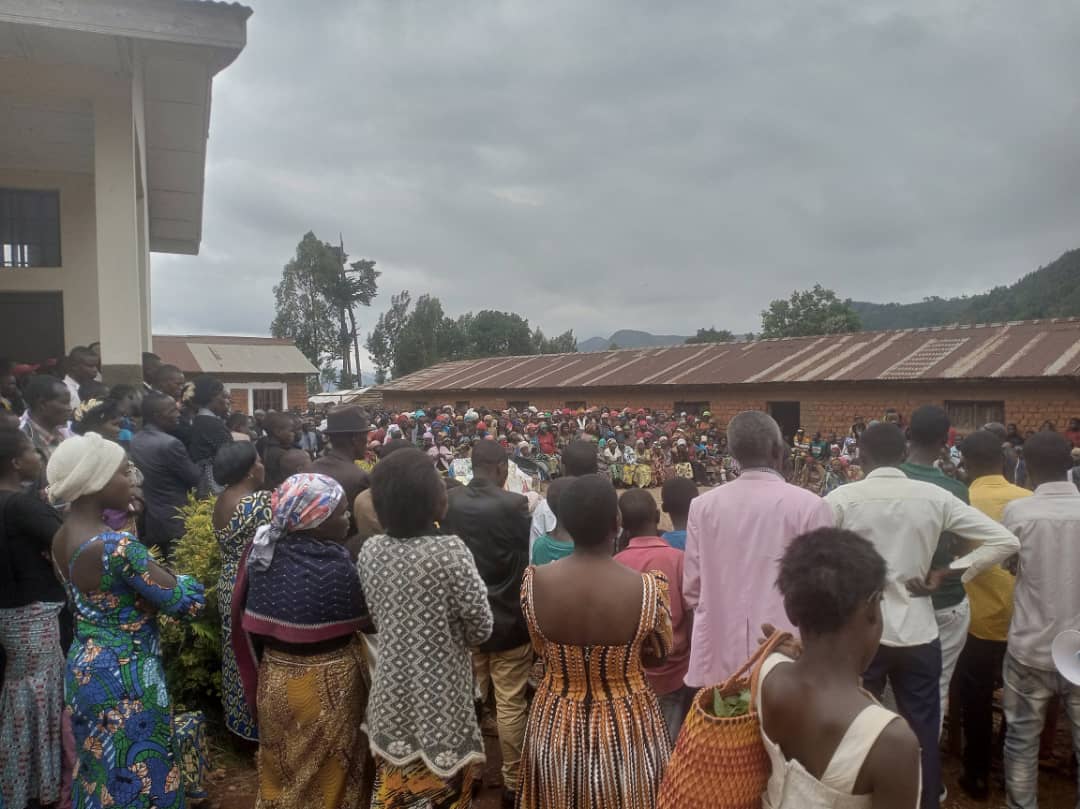 KBurhungane's tweet photo. SUD KIVU/WALUNGU/POLITIQUE : Sensibilisation sur le rajeunissement et renouvellement de la classe politique.

NB: Quelles que soient les difficultés que vous traversez, n'abandonnez jamais. Levez vous et battez vous avec intelligence et sagesse, et un jour le soleil se lèvera ... https://t.co/LO2gFuCKFe