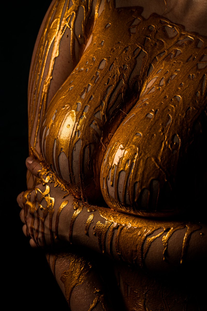 Now 50% on #onlyfans and some Sets on  #Patreon #latex #GOLD 
Link in Bio