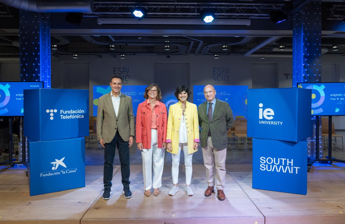 enlight_ED's tweet photo. ¡Comienza #enlightED 2023! 

@CMorenes, directora de @fundacionTef, @SantiagoIniguez presidente de @ieuniversity, @mbenjucv CEO de @south_summit y Xavier Bertolín, director corporativo de educación y marketing de @FundlaCaixa, inauguran esta 6ª edición.
 
➡️https://t.co/2krLA9dIyV