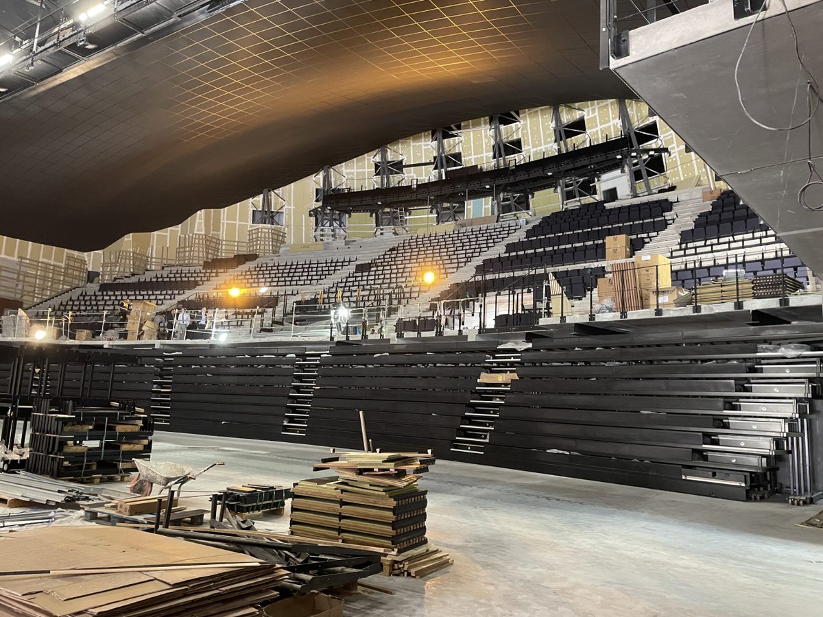 Les travaux de rénovation avancent dans la salle #LesArènes à Evry-Courcouronnes. On a hâte que le @LeBlueWall et tous les fans de la @KarmineCorp mettent le feu dans cette enceinte de 3000 places qui deviendra la salle officielle de l'équipe !

📸 @grandparissud 

#KCORP