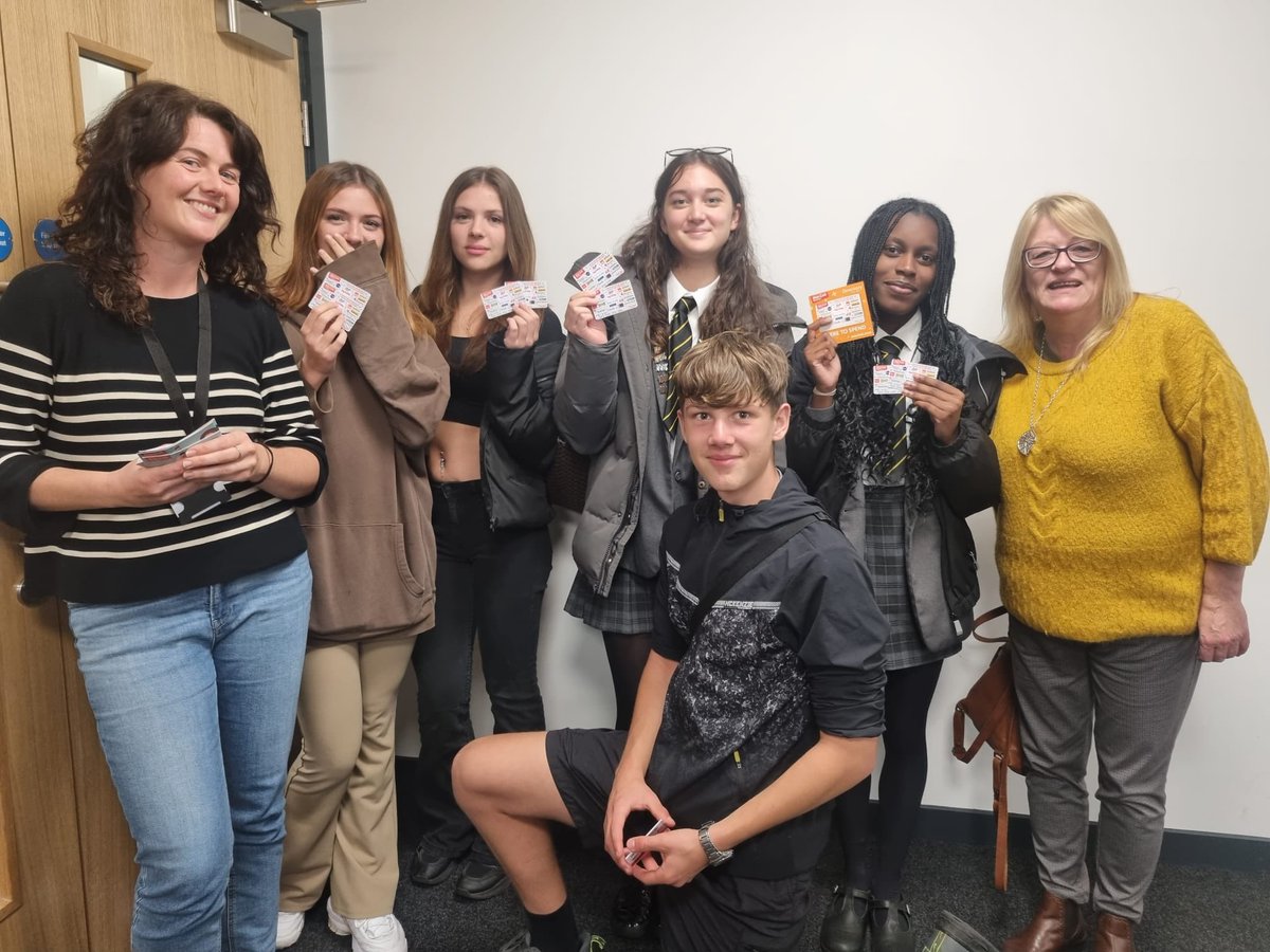 RightsCommunity's tweet photo. Great partnership working last night at #GlobalFriends 

Our young people participating in The Gtr Mcr Violence Reduction Unit’s Strategic Objectives consultation 

@mcys_mmu @ManMetUni @WiganCouncil @farai_nhakaniso 
@MikeBlower @annfclarkson 

Thank U @ManMetUni for the Pizzas https://t.co/ySEKrZoWJF