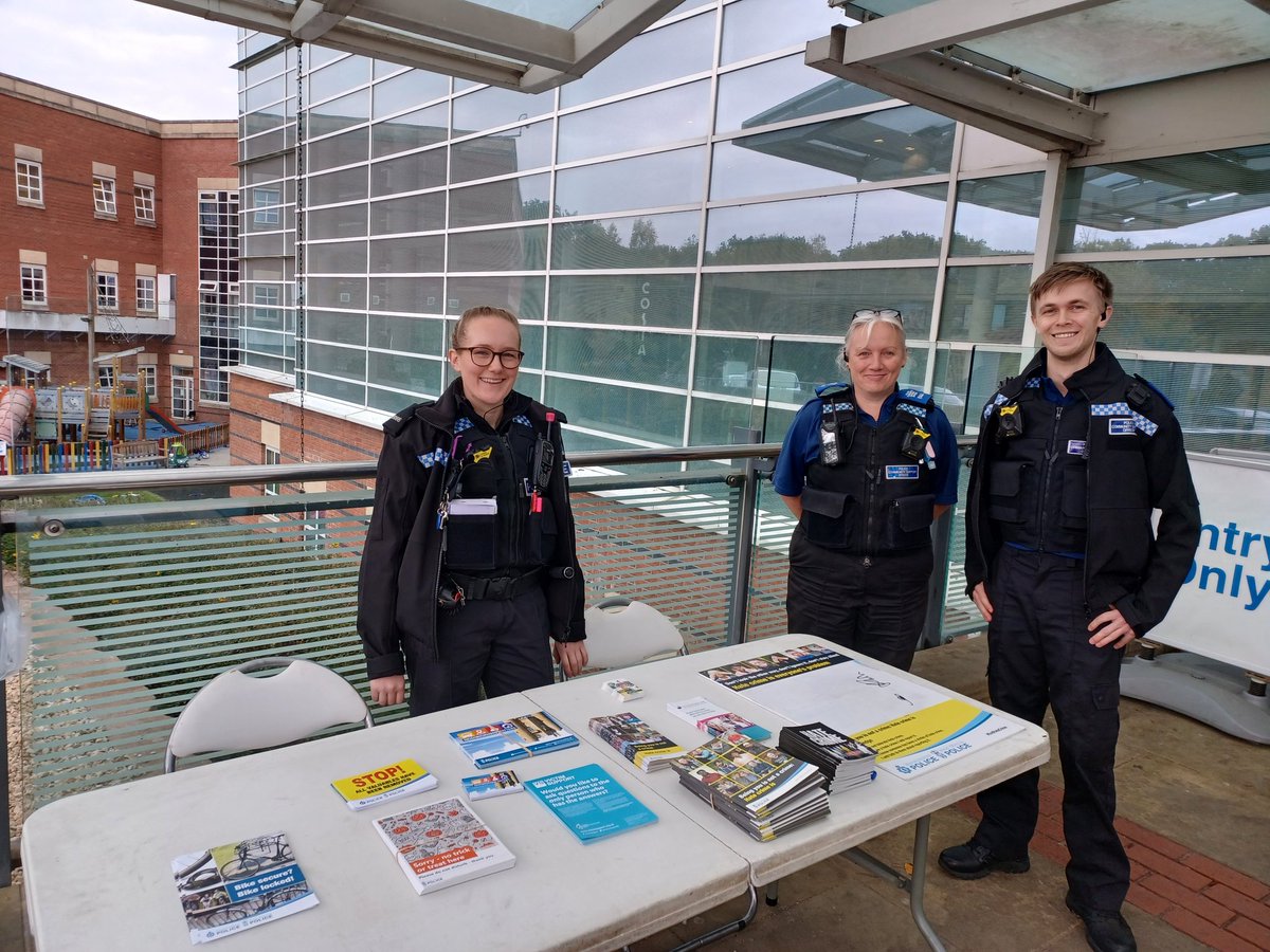 BandNSNT's tweet photo. Nunnery and battenhall SNT are at Worcester Royal today offering advice on crime prevention and hate crime awareness. #policingpromise #heretohelp #SNT #NHS #Partnerworking https://t.co/O5BGaGCySZ