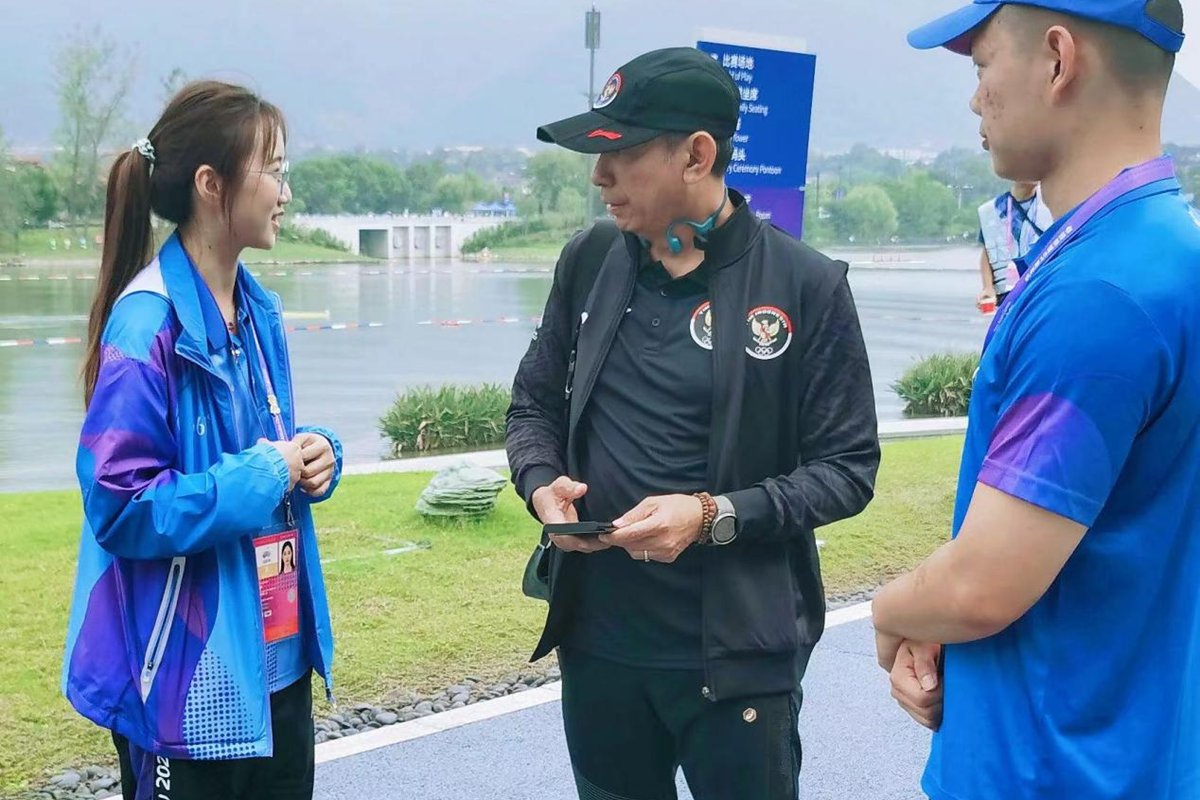 🥳Rocking the 2023 Hangzhou Asian Games with youthful energy! Our 65 #BISUVolunteers, fluent in 8 languages, dedicated 12,000+ hours to make this event extraordinary! From guiding at venues to on-the-spot translations, they're everywhere, embodying the spirit of #CultureExchange.