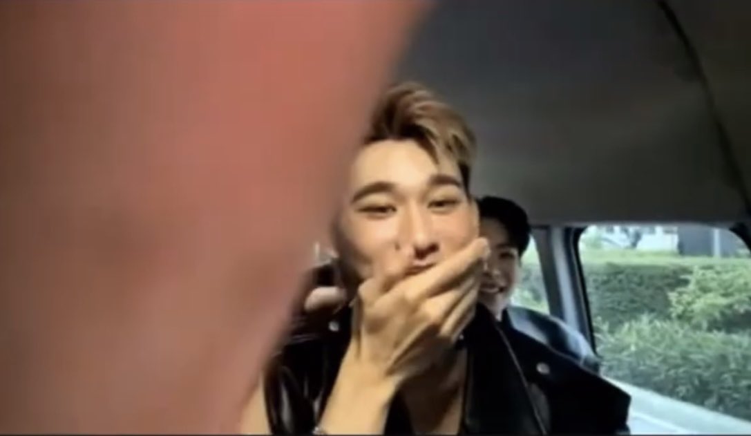 RakNongTeddy's tweet image. พึ่งมาย้อนดูเอ็นดูมากสัมบนรถสับๆเกินเหตุการณ์หลายเหตุการณ์มาก555555ม้วนตาเเป๋วมากพี่จูคือตกใจไปเเน้วนะ #FMONExATLAS