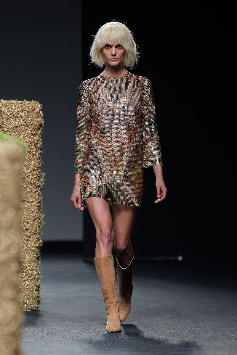 UnaiQuijada's tweet photo. Brillante Eugenia Martínez de Irujo con un diseño perteneciente a la colección "Knot Gardens" Spring-Summer 2019 de Teresa Helbig en la tercera edición de la gala solidaria #ElleCancerBall 🩷 https://t.co/2fE5BKRnqY