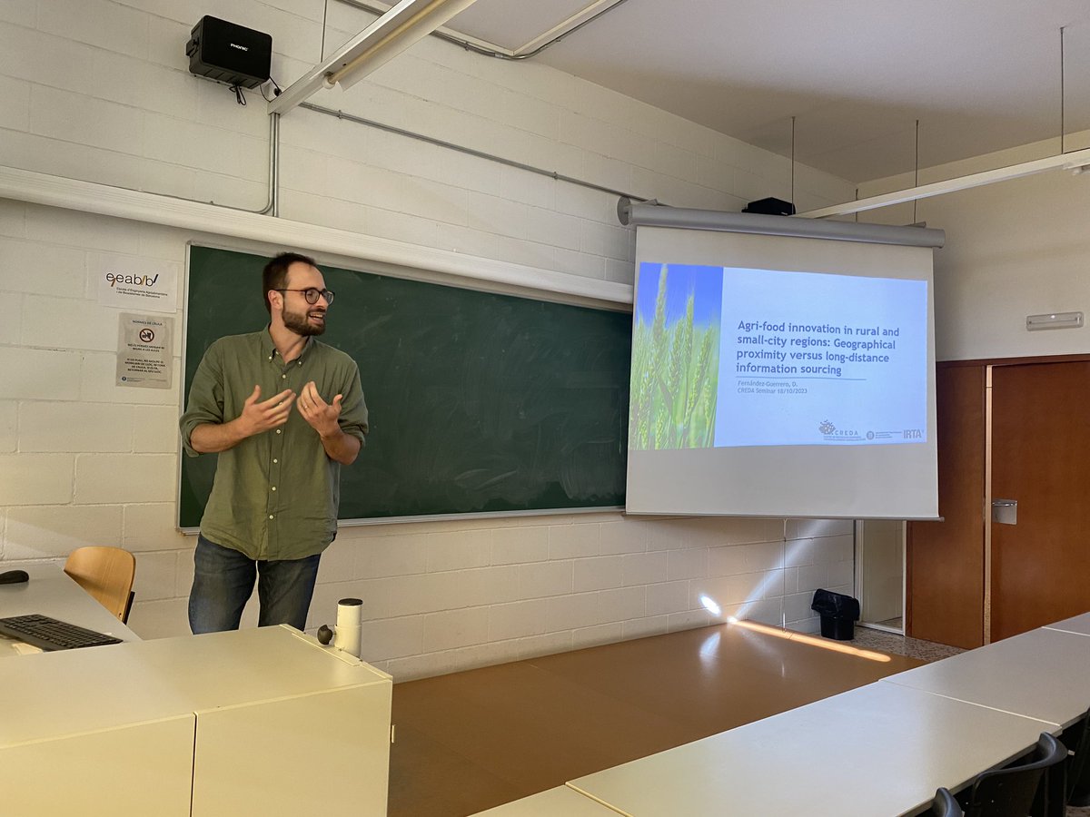 💥Comença el #CREDASeminar amb el <a href="/DavidFGuerrero/">David Fernández G.</a>, doctor en Administració i Direcció d’Empreses i Investigador al #CREDA

Ens comparteix el seu estudi sobre la influència de la proximitat geogràfica a la innovació de productes #primaris

➡️Segueix la ponència a l’<a href="/EEABB_UPC/">EEABB-UPC</a>