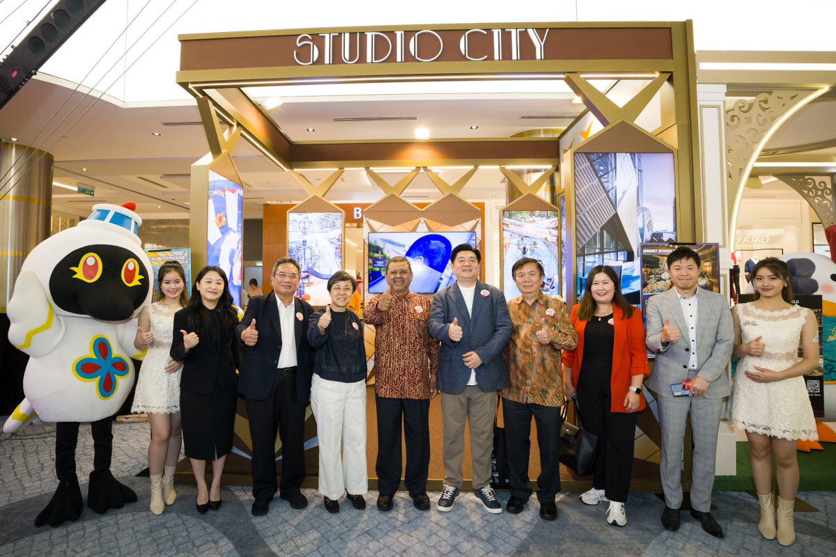 MelcoResorts's tweet photo. #Melco fully supported the “Experience Macao Unlimited” Malaysia Roadshow organized by Macao Government Tourism Office. Showcasing its new leisure &amp; entertainment hotspots, Melco strived to attract more visitors to experience the unique &amp; diverse tourism offerings in Macau. https://t.co/ARaQFB7Bk8