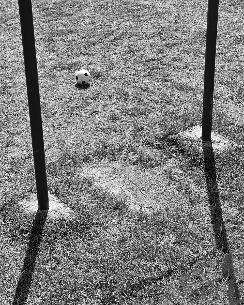 mlyonphotos's tweet photo. Forgotten football ⚽️ in the park. #Monochrome #HighAngleView #Outdoors #Sunlight #Shadow #park #okinawa_photo_community https://t.co/PUQbwaeBfv