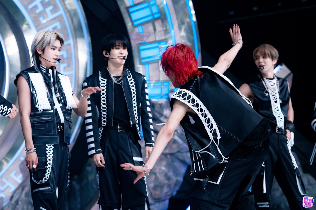 CHERRYYT1026's tweet photo. 231015 인기가요 현장포토 #유타 #YUTA #NCT127 

https://t.co/9ZTzismtlc https://t.co/McqABMJzIf