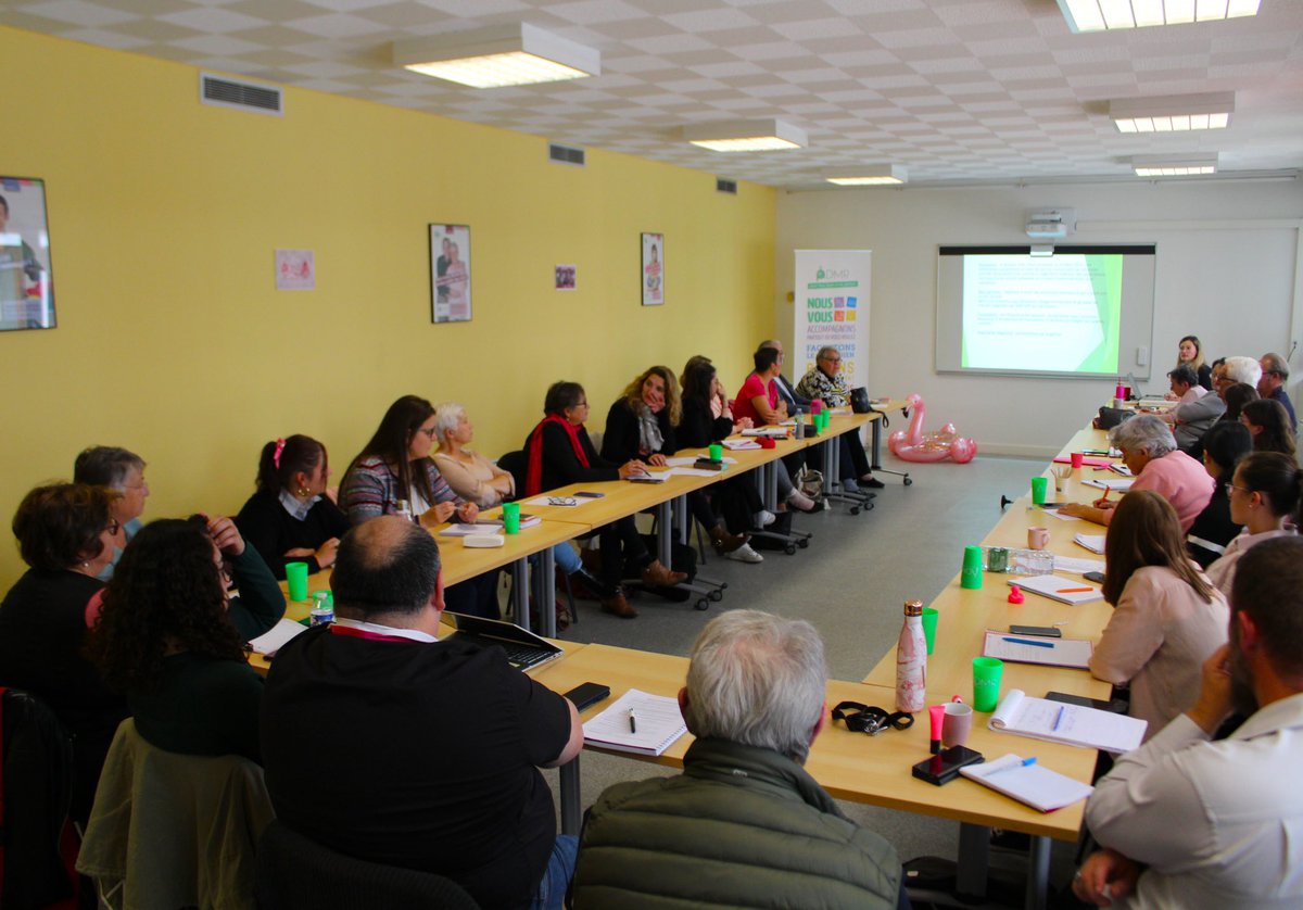 𝐽𝑜𝑢𝑟𝑛𝑒́𝑒 𝑑𝑒 𝑟𝑒́𝑢𝑛𝑖𝑜𝑛 𝑑’𝑒́𝑞𝑢𝑖𝑝𝑒 ! 📚

Ce mardi 17 octobre, l’ensemble des salariés administratifs et bénévoles de la Fédération ADMR se sont réunis pour la traditionnelle réunion bimestrielle ! 🗓️ 💬📊🎀