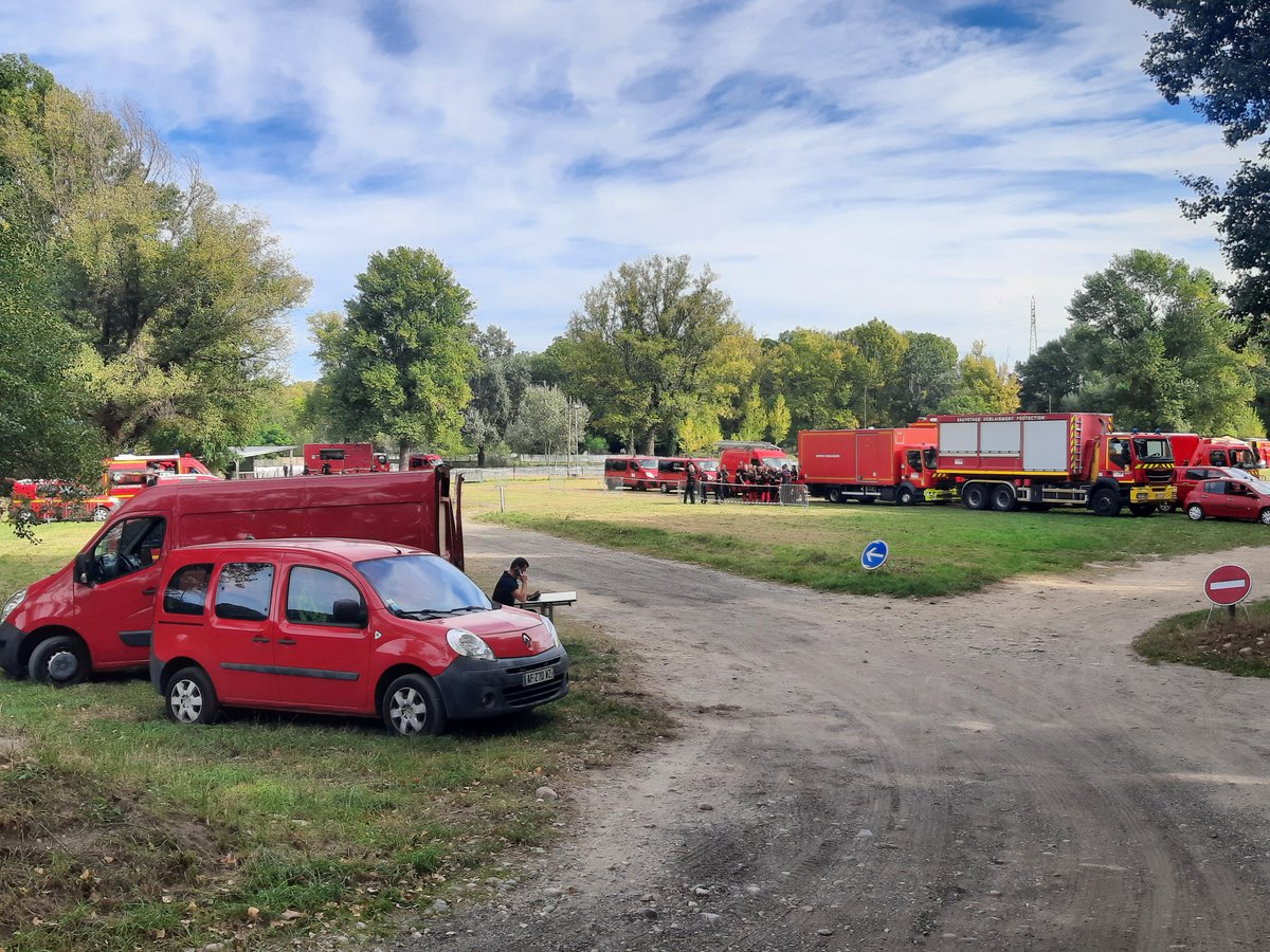#formation | Hier soir a débuté la formation #USAR3 et #CYN3 en Ardèche. Jour et nuit, sur 6 sites différents, plus de 220 sapeurs-pompiers et plastrons venant de nombreux départements vont participer à une manœuvre de grande ampleur avec pour scénario : un tremblement de terre.