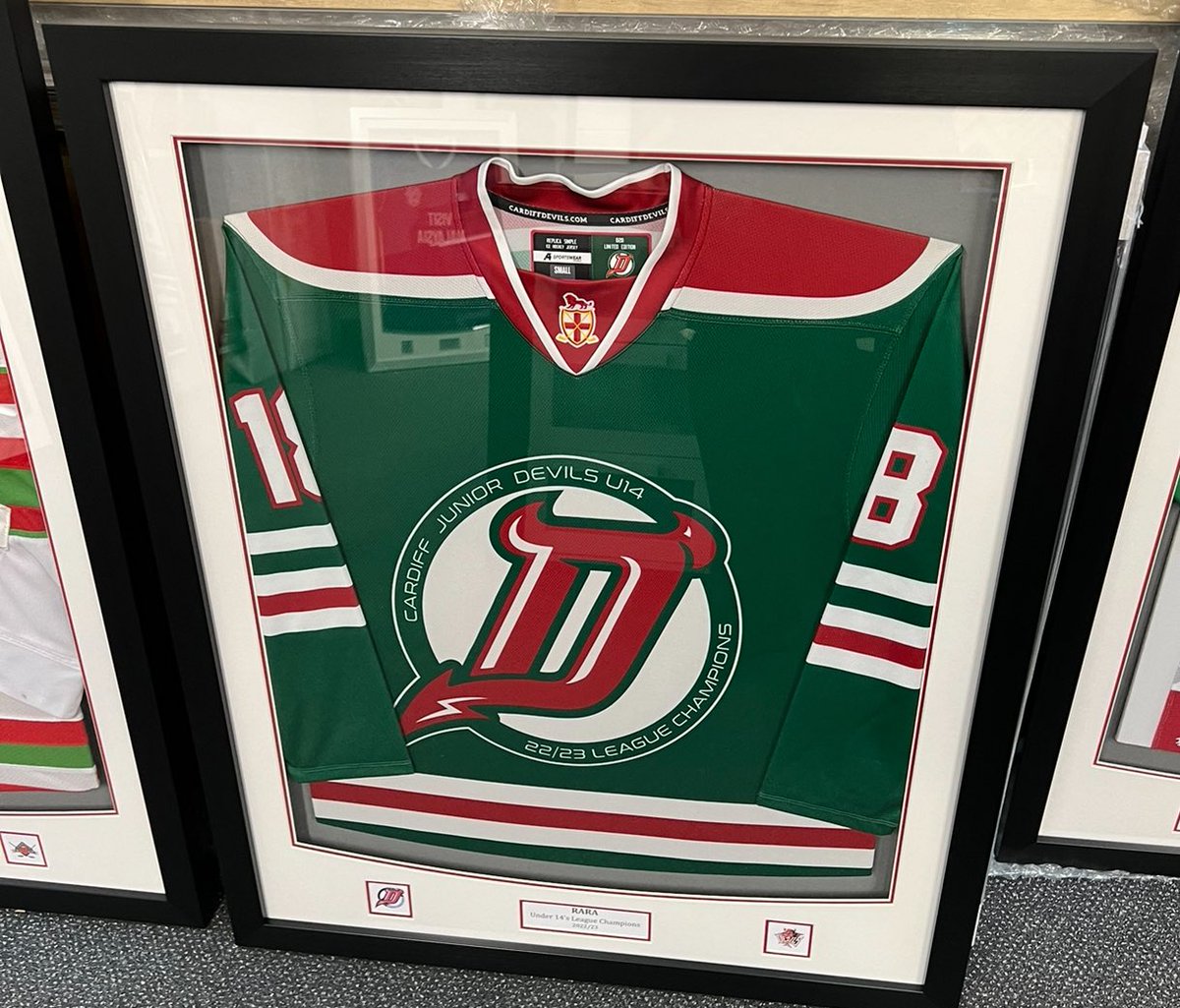 undertaker999's tweet image. Love the awesome work that @CardiffFrame have done to my @cardiffdevils @stonyo10 retirement jersey, also outstanding work for @CardiffJrDevils RaRa’s league winning jersey😍 thank you so much @paulmorris333 if anyone wants anything framed then get in contact with @CardiffFrame