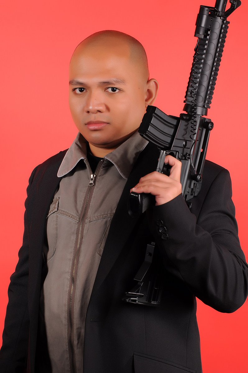 MarkJeromeFerr2's tweet photo. #AIISNONSENSE 2009 COLLEGE GRADUATION PHOTOS https://t.co/NxzL2Dps7b