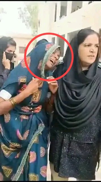 The woman is very oppressed. Rajita Kolhi from New Dambalu, who was kidnapped by Ashiq Ahmadani, gave a statement to the court today to go with her relatives, but the court ordered her to be temporarily sent to a safe house. #justiceforpakistaniHindu <a href="/AmNoorul/">Imran Khan</a> <a href="/FaqirShiva/">Shiva Kachhi (دراوڙ)🇵🇰</a>